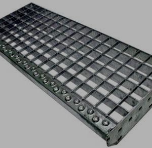 Ступени из прессованного настила P 1200х305х40/40х3